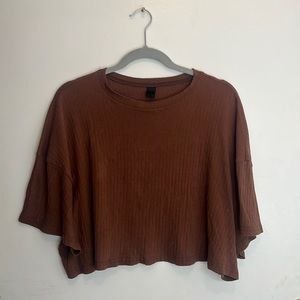 Brown ribbed flowy crop top